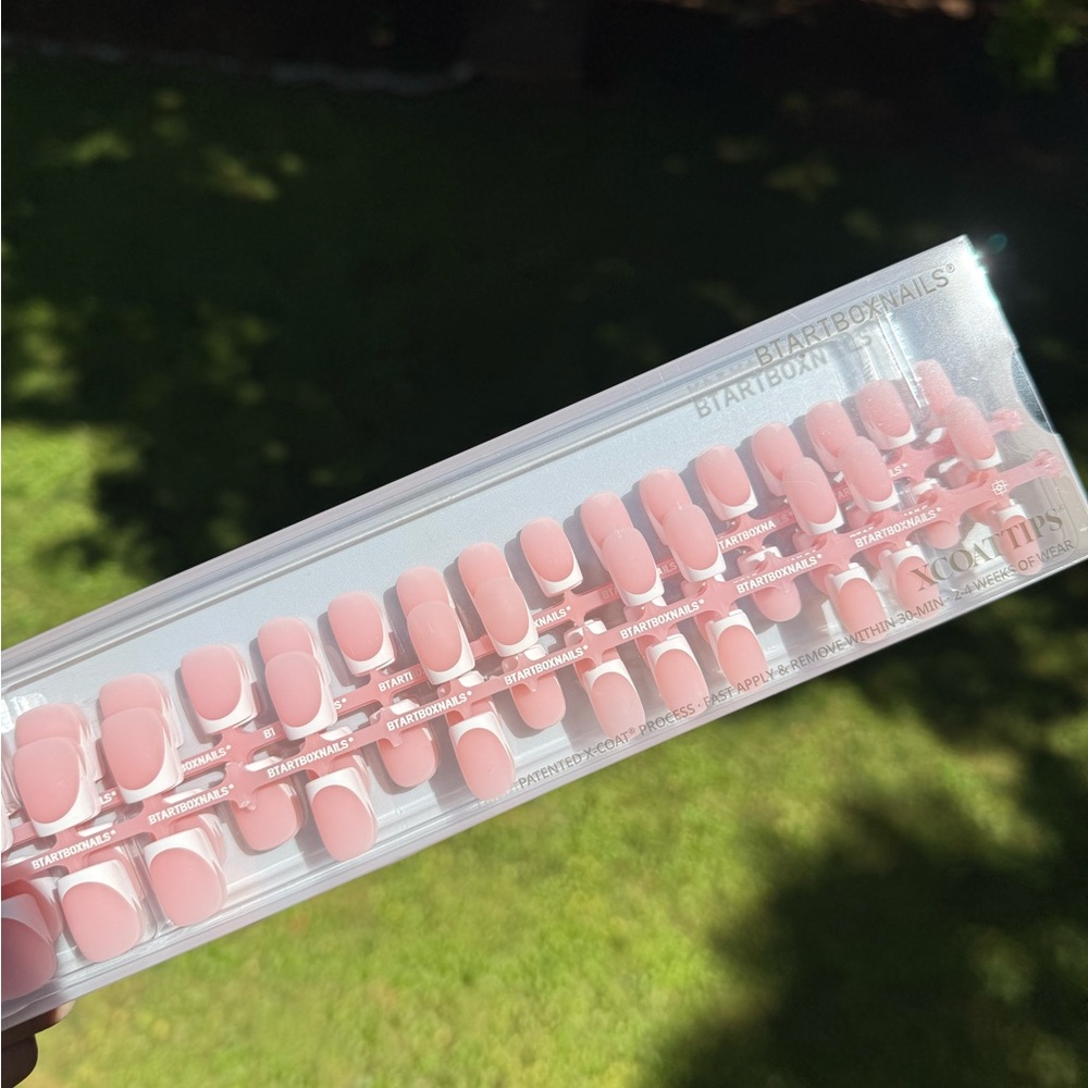 Biartbox Pink Press-On Nail Set